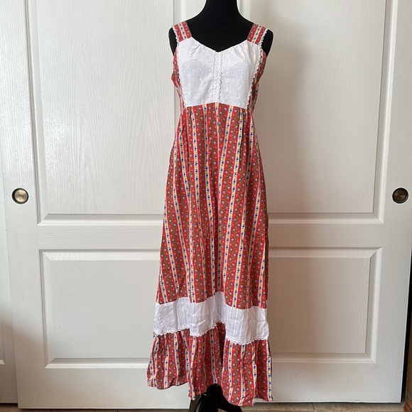 VINTAGE PENNEYS HAWAII FLORAL COTTAGE MAIDEN DRESS - Picture 1 of 6